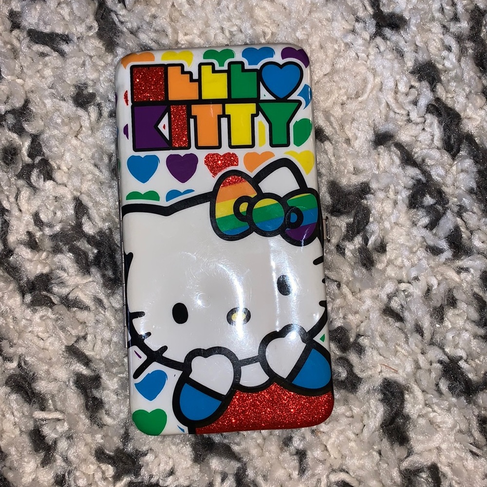 Hello Kitty Hard Case Wallet Rainbow Hearts